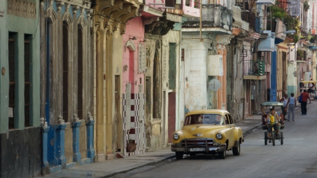 Oldtimer im Wohnviertel Oldtimer im Wohnviertel