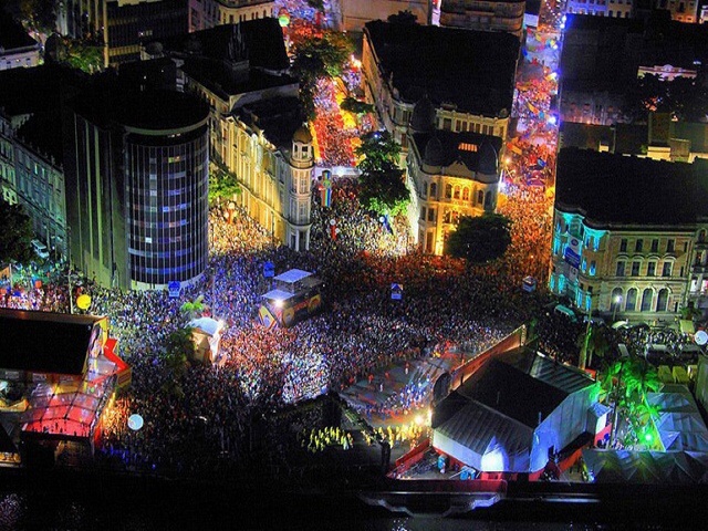 Die grösste Bühne am Marco Zero