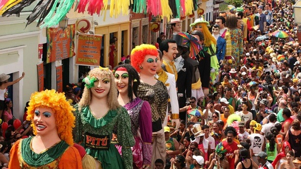 Die berühmten Riesenpuppen, bonecos